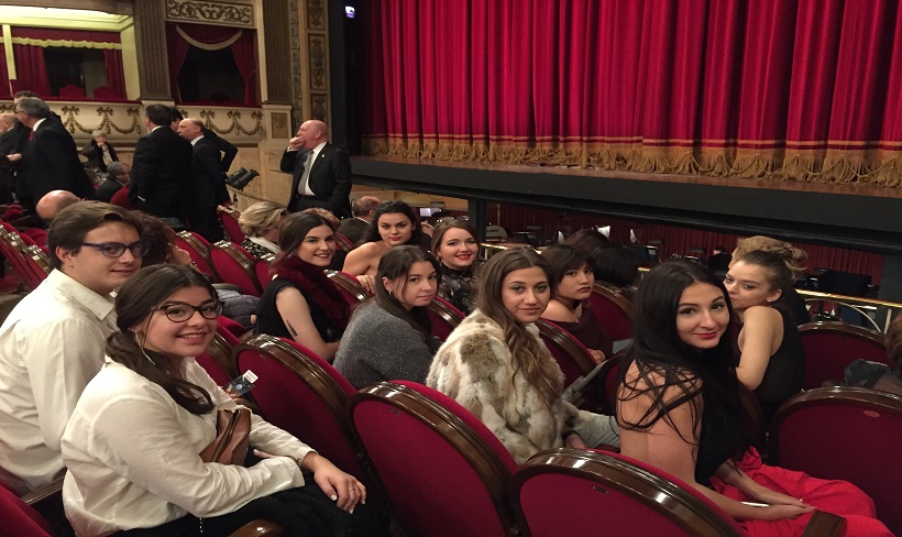 LOS ALUMNOS DE ESNE ASTURIAS VAN A LA ÓPERA LOS ALUMNOS DE ESNE ASTURIAS VAN A LA ÓPERA